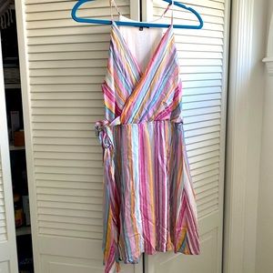 Beautiful striped dress with tie at waist 💞